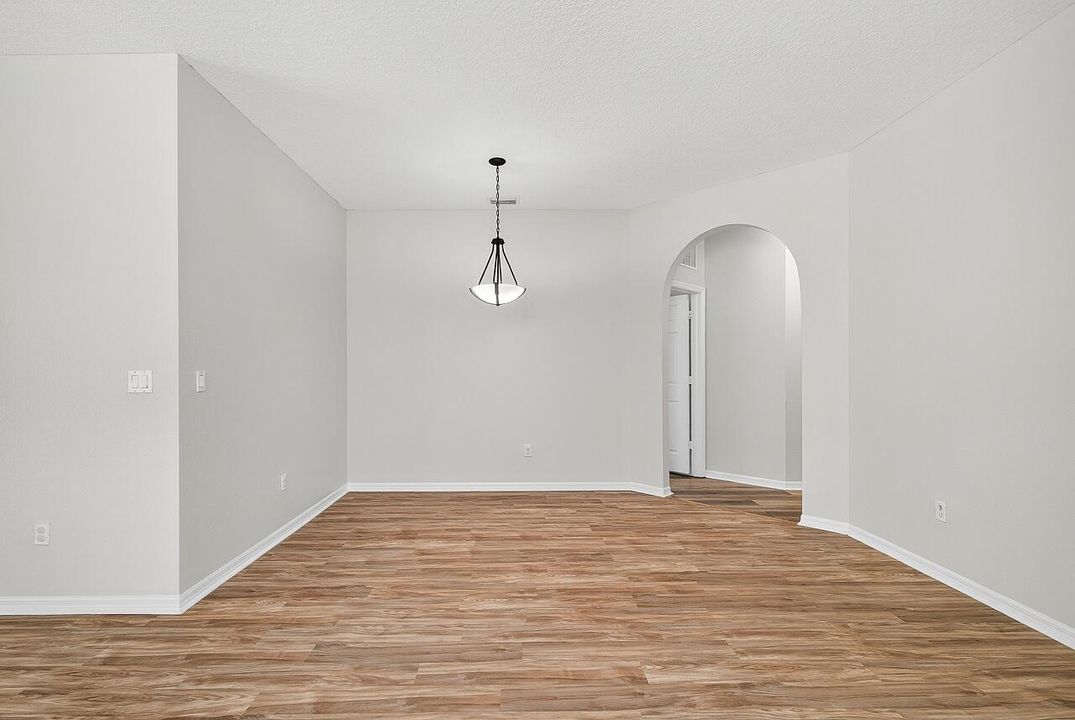 For Sale: $314,900 (2 beds, 2 baths, 1482 Square Feet)