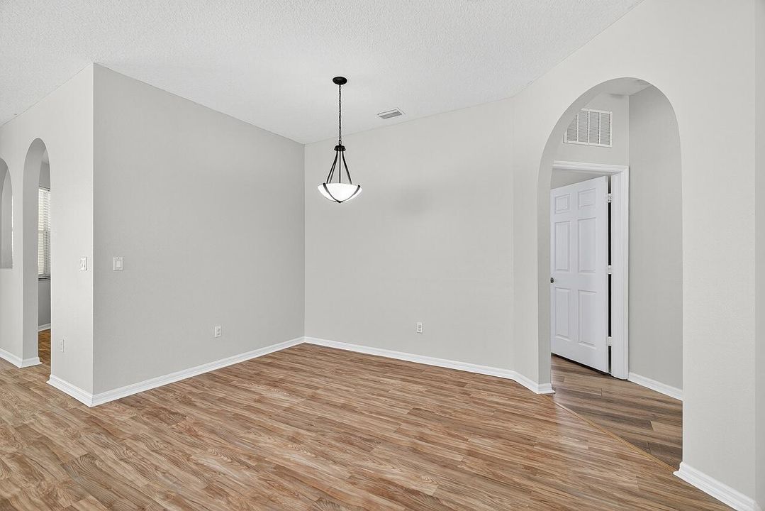 For Sale: $314,900 (2 beds, 2 baths, 1482 Square Feet)