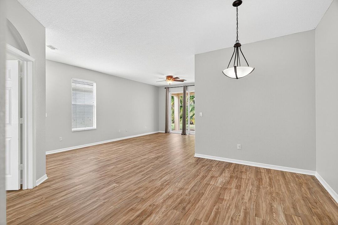 For Sale: $314,900 (2 beds, 2 baths, 1482 Square Feet)