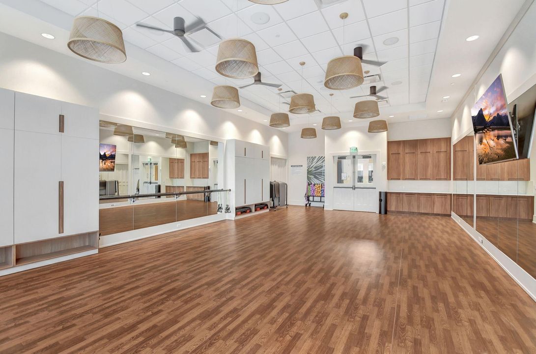 For Sale: $2,895,000 (7 beds, 7 baths, 5393 Square Feet)