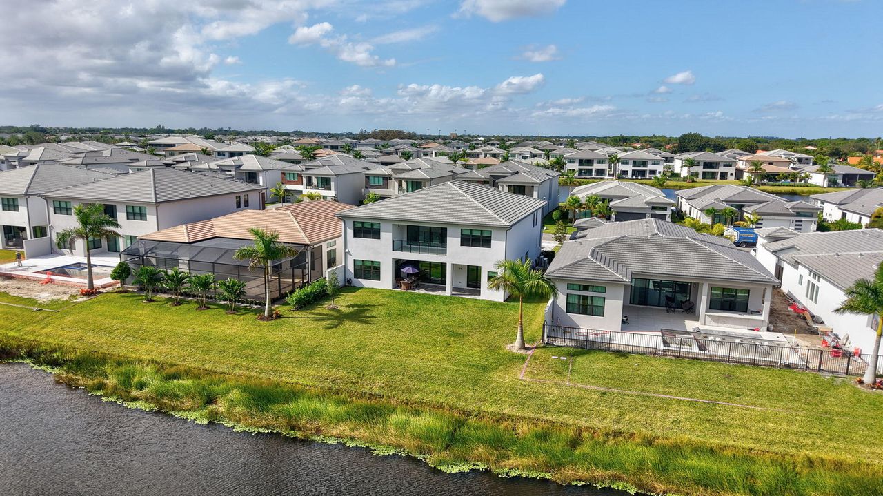 For Sale: $2,895,000 (7 beds, 7 baths, 5393 Square Feet)