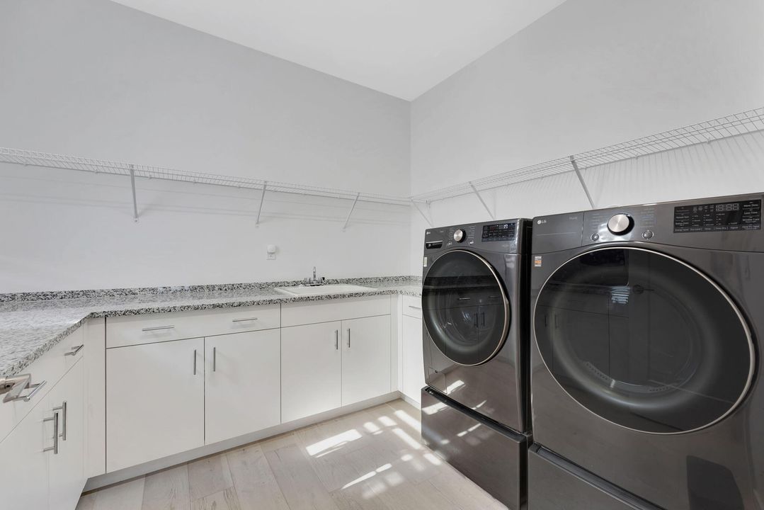 For Sale: $2,895,000 (7 beds, 7 baths, 5393 Square Feet)