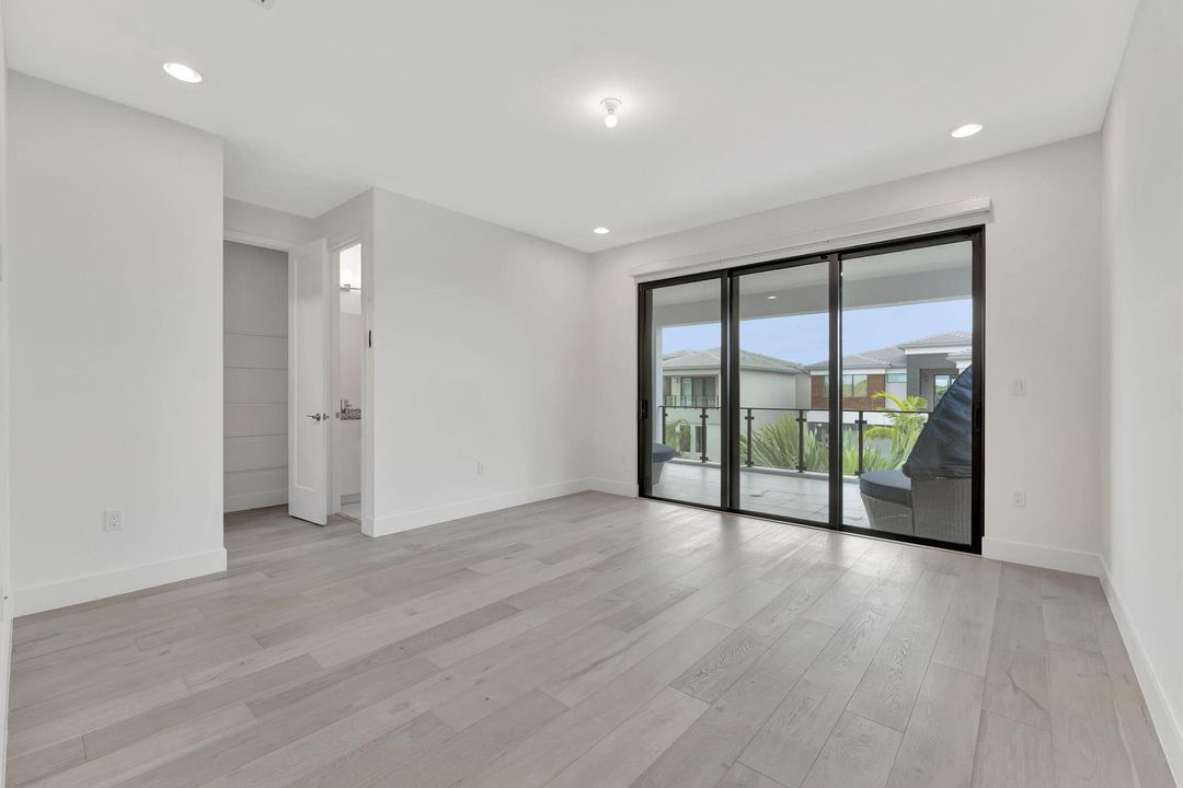 For Sale: $2,895,000 (7 beds, 7 baths, 5393 Square Feet)