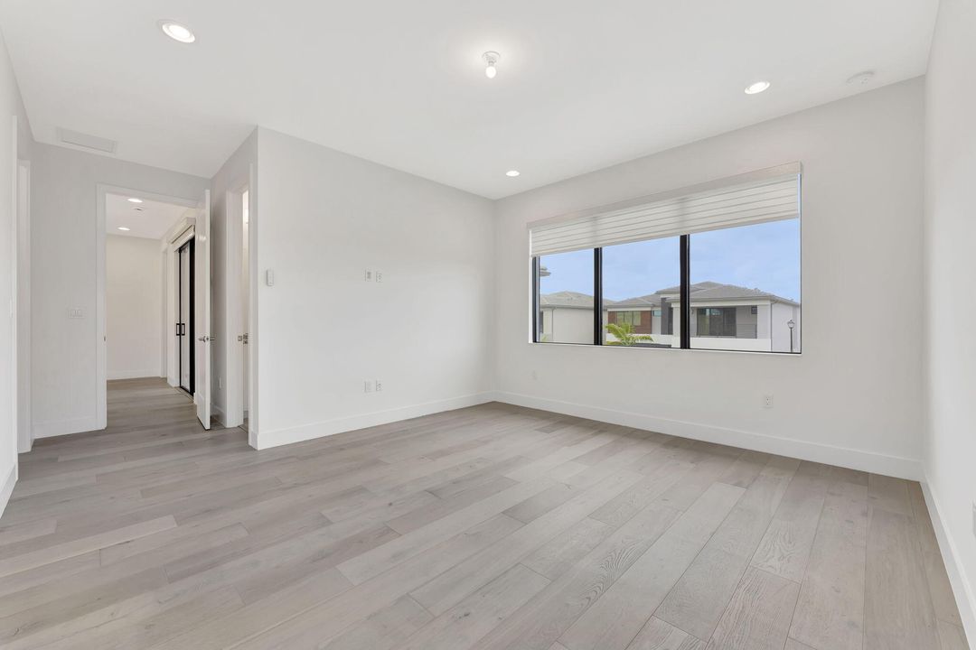 For Sale: $2,895,000 (7 beds, 7 baths, 5393 Square Feet)