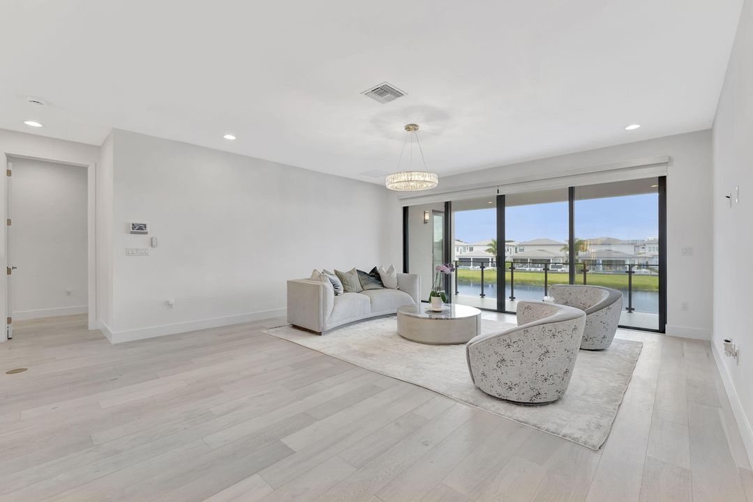 For Sale: $2,895,000 (7 beds, 7 baths, 5393 Square Feet)