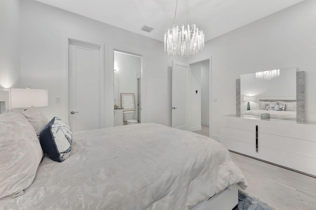 For Sale: $2,895,000 (7 beds, 7 baths, 5393 Square Feet)