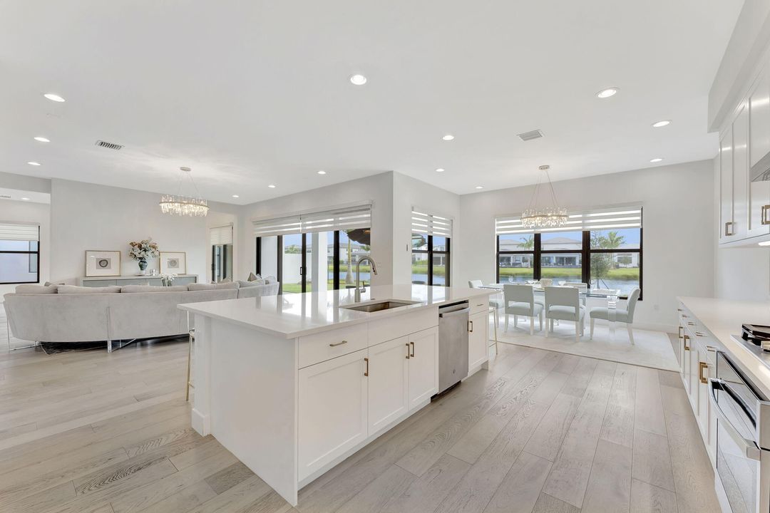 For Sale: $2,895,000 (7 beds, 7 baths, 5393 Square Feet)