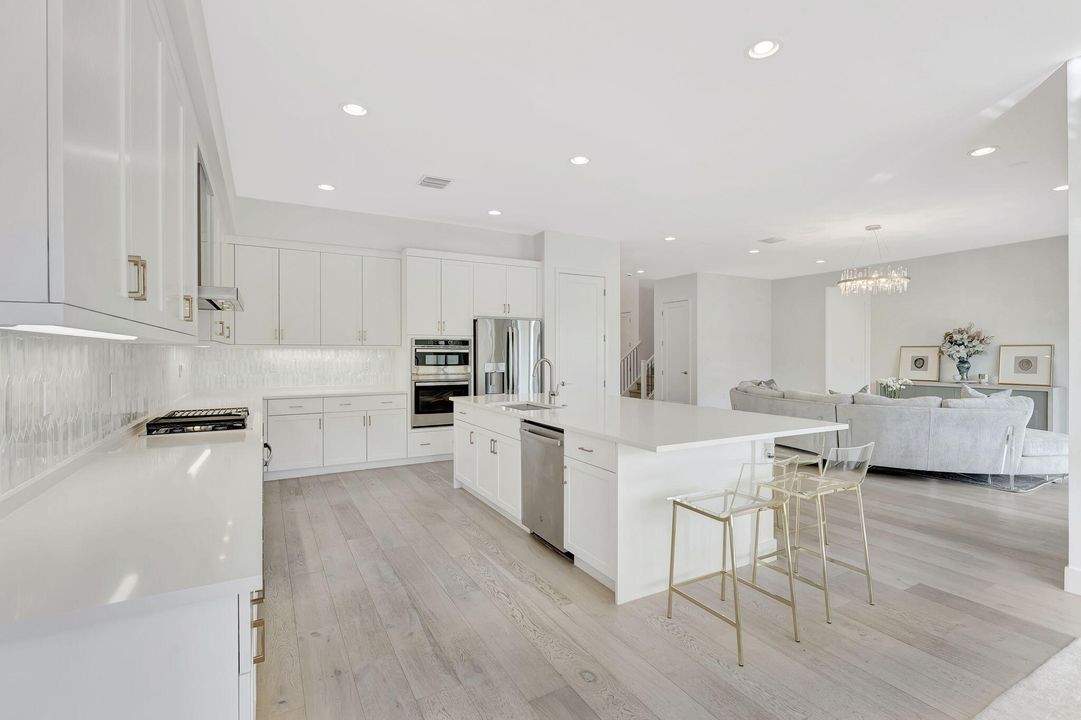 For Sale: $2,895,000 (7 beds, 7 baths, 5393 Square Feet)