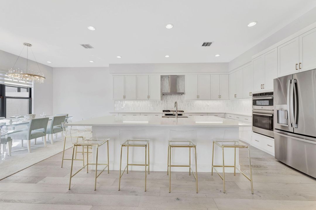 For Sale: $2,895,000 (7 beds, 7 baths, 5393 Square Feet)