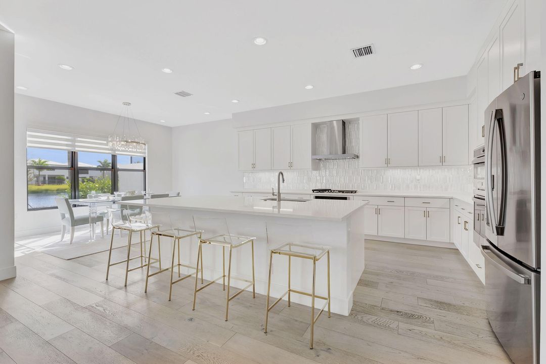 For Sale: $2,895,000 (7 beds, 7 baths, 5393 Square Feet)