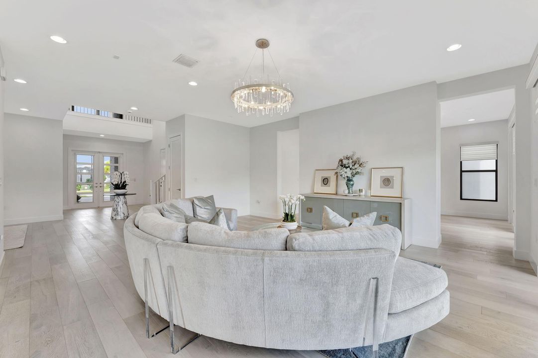 For Sale: $2,895,000 (7 beds, 7 baths, 5393 Square Feet)