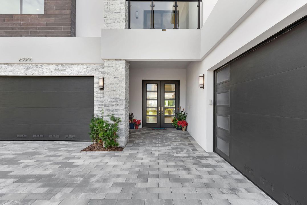 For Sale: $2,895,000 (7 beds, 7 baths, 5393 Square Feet)