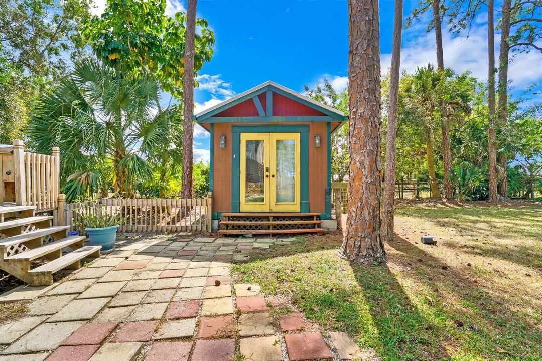 For Sale: $899,999 (4 beds, 3 baths, 2285 Square Feet)