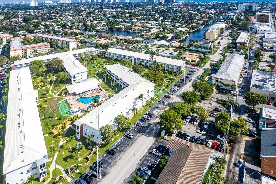 待售: $229,999 (2 贝兹, 1 浴室, 875 平方英尺)