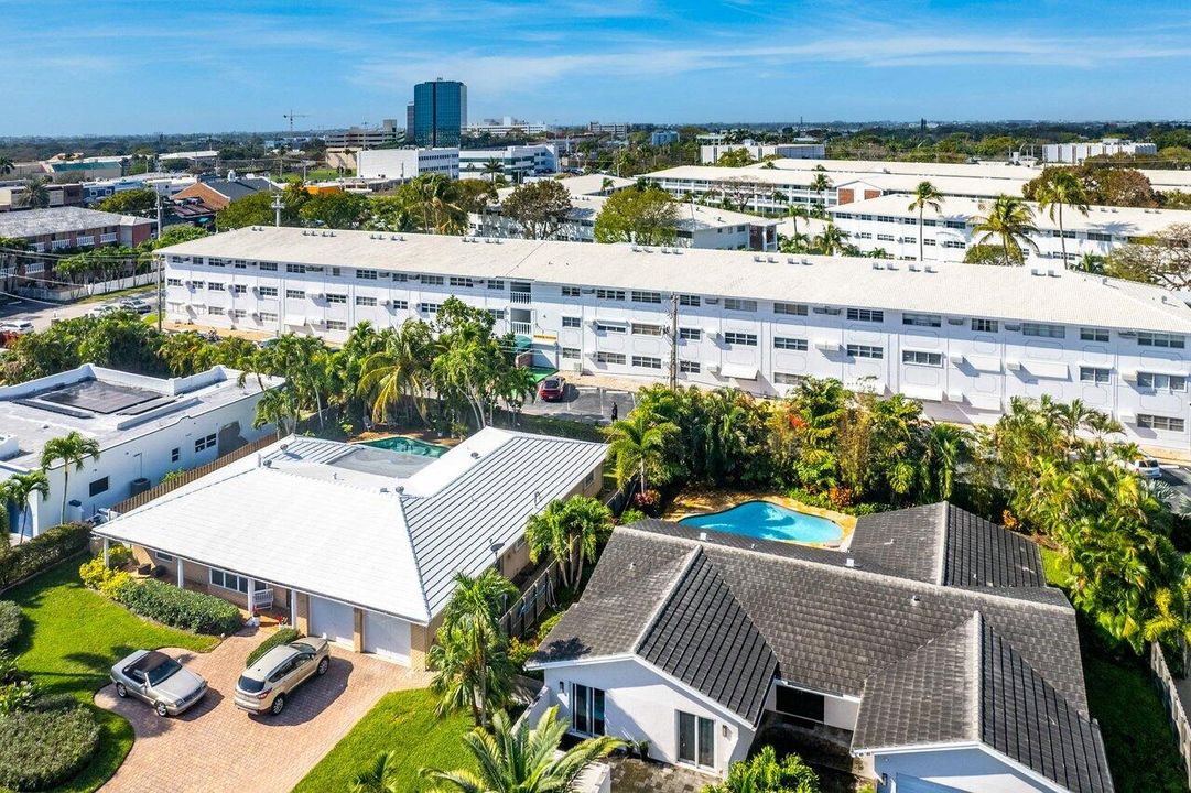 待售: $229,999 (2 贝兹, 1 浴室, 875 平方英尺)