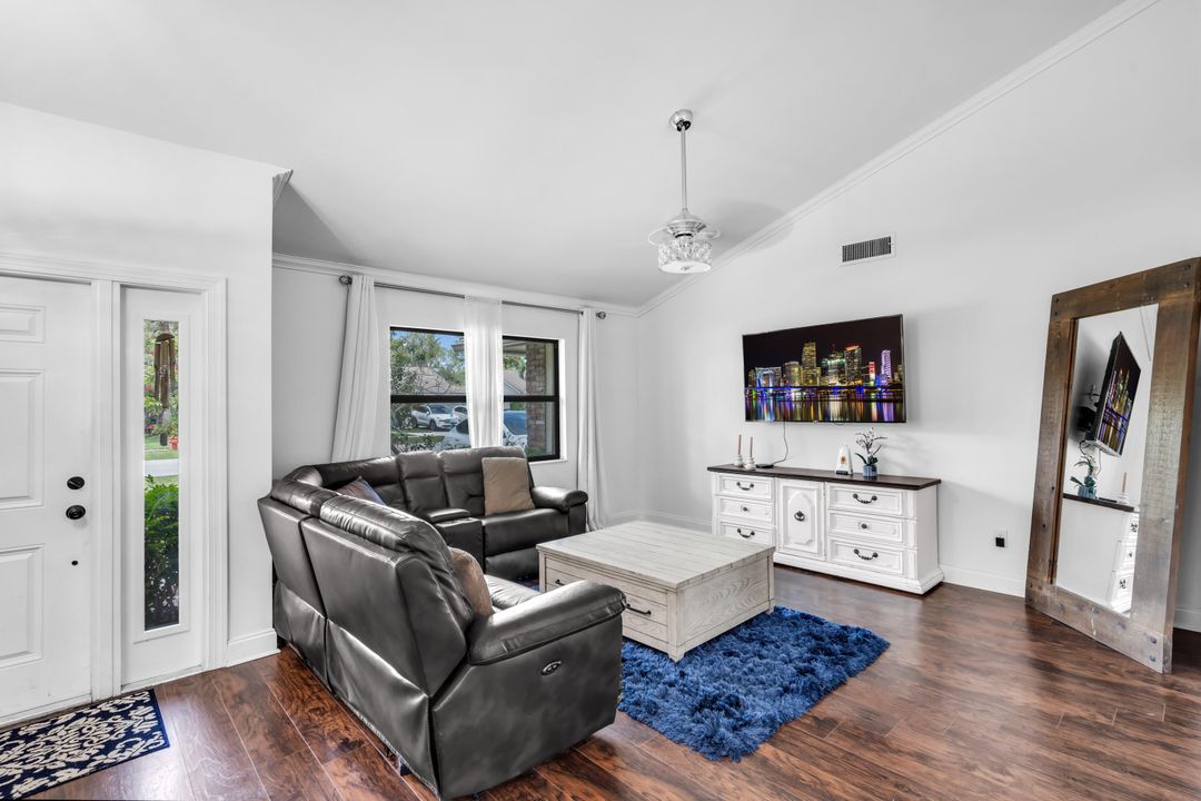 For Rent: $7,000 (4 beds, 2 baths, 1829 Square Feet)