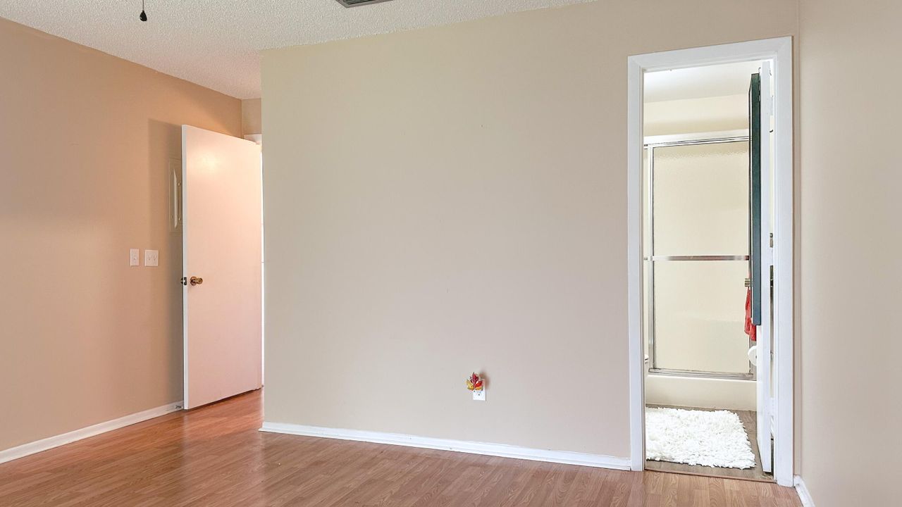 For Sale: $129,999 (2 beds, 2 baths, 1080 Square Feet)