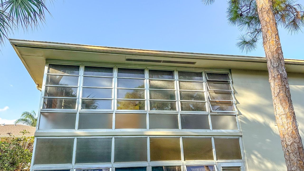 For Sale: $129,999 (2 beds, 2 baths, 1080 Square Feet)