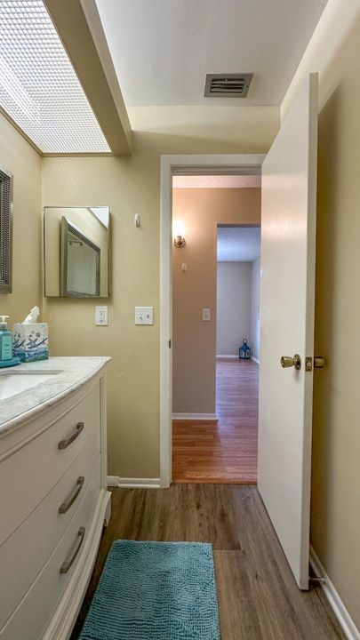 For Sale: $129,999 (2 beds, 2 baths, 1080 Square Feet)