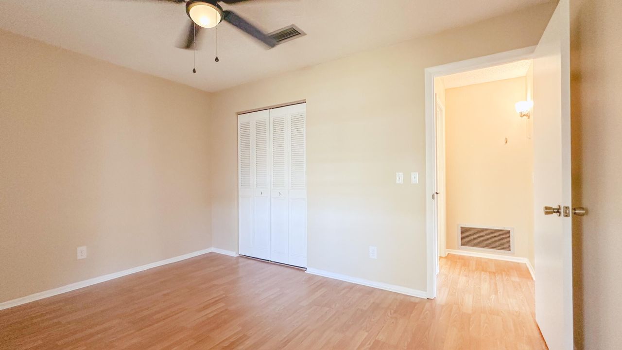 For Sale: $129,999 (2 beds, 2 baths, 1080 Square Feet)