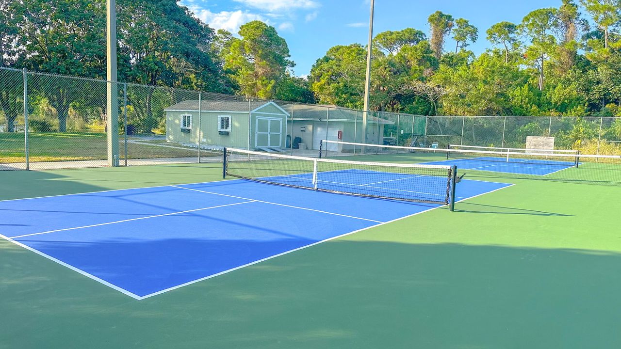 For Sale: $129,999 (2 beds, 2 baths, 1080 Square Feet)