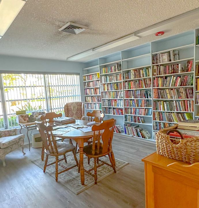 For Sale: $129,999 (2 beds, 2 baths, 1080 Square Feet)