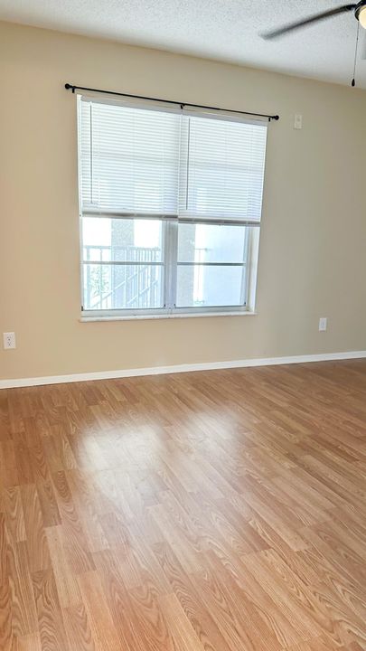 For Sale: $129,999 (2 beds, 2 baths, 1080 Square Feet)