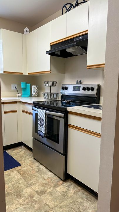 For Sale: $129,999 (2 beds, 2 baths, 1080 Square Feet)