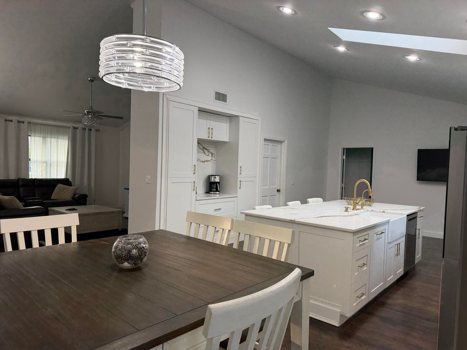 For Rent: $7,000 (4 beds, 2 baths, 1829 Square Feet)