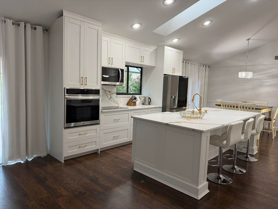 For Rent: $7,000 (4 beds, 2 baths, 1829 Square Feet)