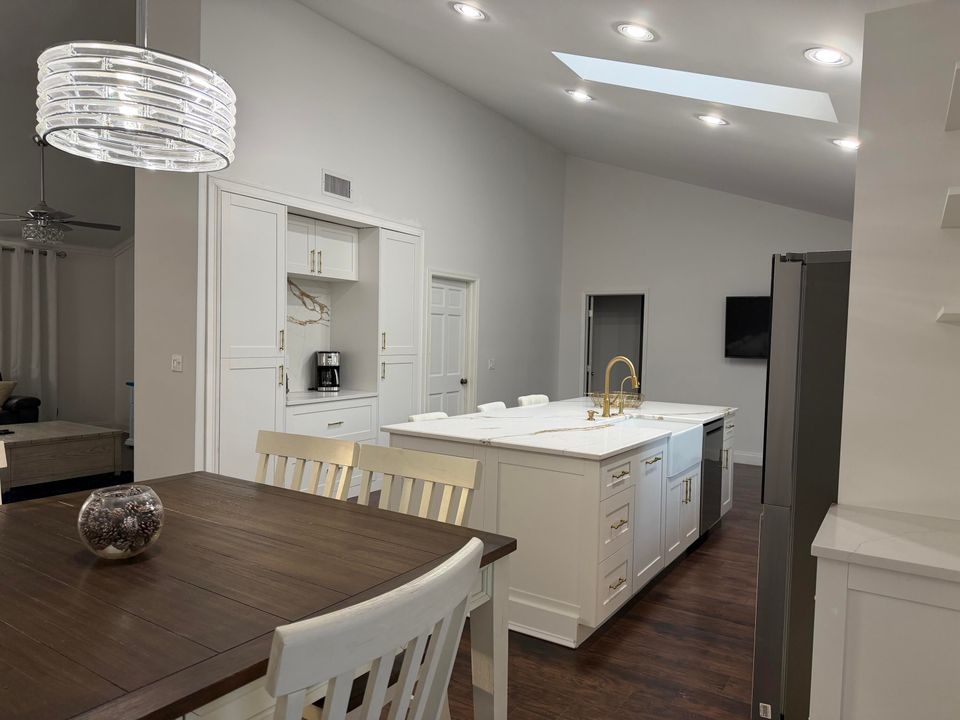 For Rent: $7,000 (4 beds, 2 baths, 1829 Square Feet)