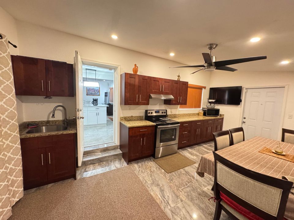 For Sale: $479,000 (2 beds, 1 baths, 1175 Square Feet)