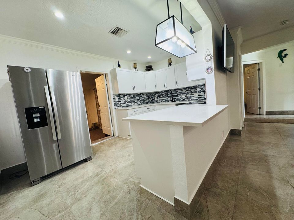 For Sale: $479,000 (2 beds, 1 baths, 1175 Square Feet)