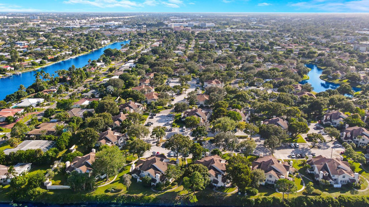 待售: $263,000 (2 贝兹, 2 浴室, 1374 平方英尺)