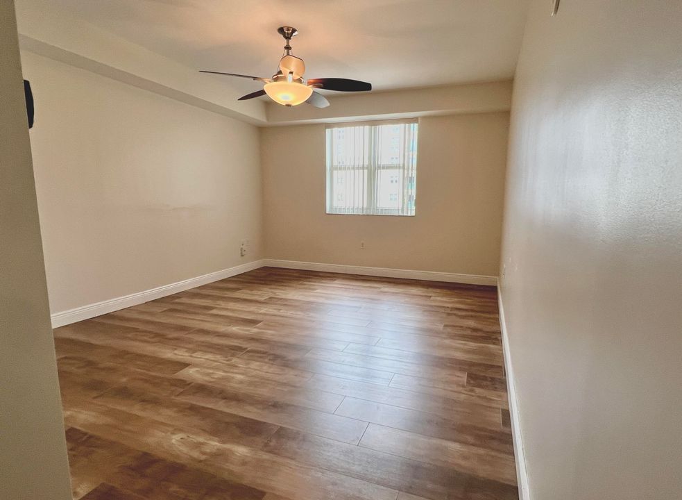 Под контрактом: $5,400 (3 спален, 3 ванн, 1688 Квадратных фут)