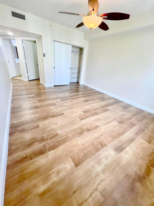 Под контрактом: $5,400 (3 спален, 3 ванн, 1688 Квадратных фут)