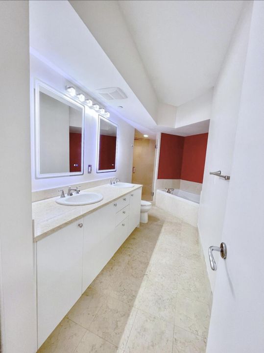 Под контрактом: $5,400 (3 спален, 3 ванн, 1688 Квадратных фут)