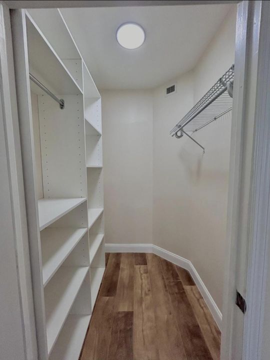 Под контрактом: $5,400 (3 спален, 3 ванн, 1688 Квадратных фут)