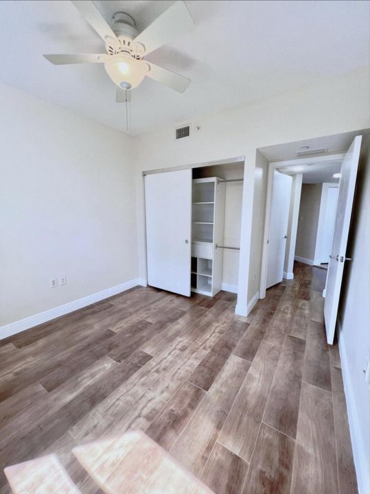 Под контрактом: $5,400 (3 спален, 3 ванн, 1688 Квадратных фут)