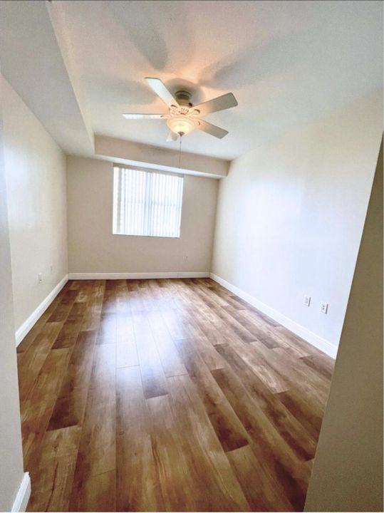 Под контрактом: $5,400 (3 спален, 3 ванн, 1688 Квадратных фут)