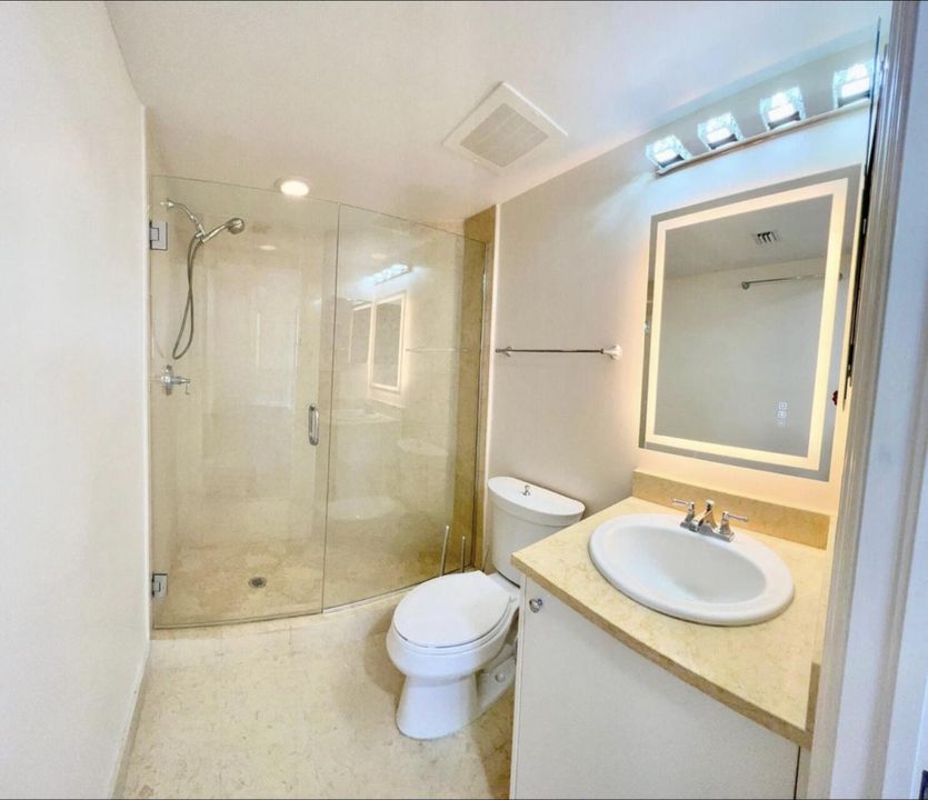 Под контрактом: $5,400 (3 спален, 3 ванн, 1688 Квадратных фут)