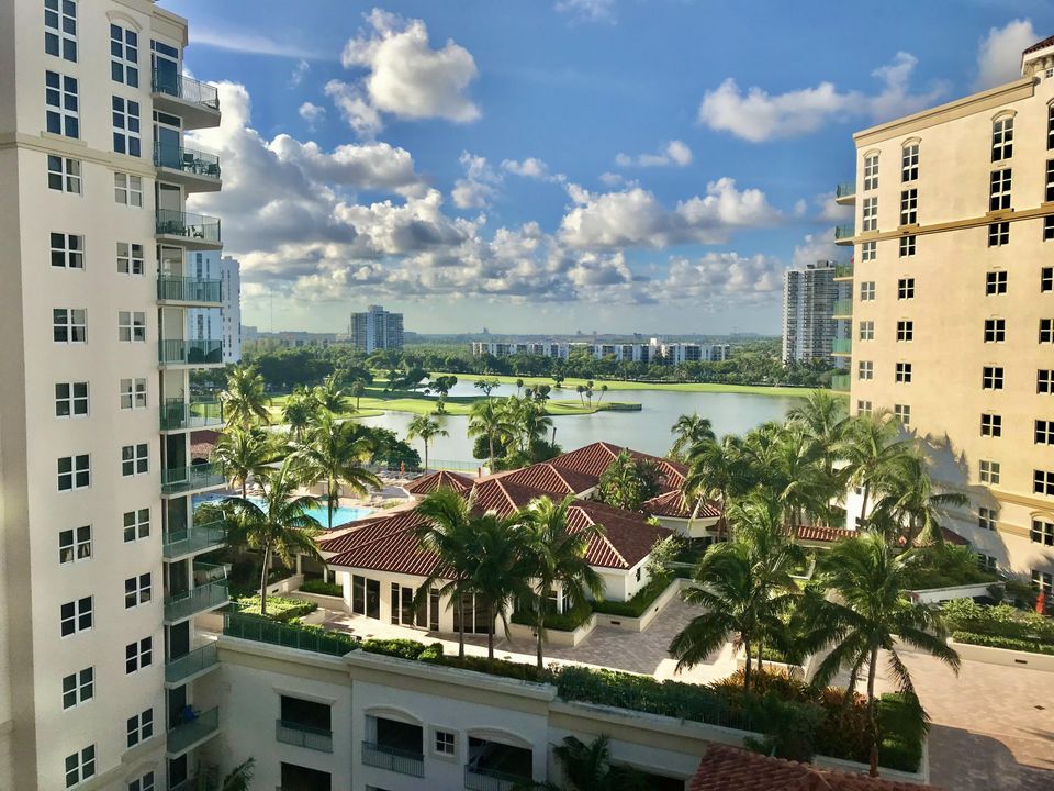 Под контрактом: $5,400 (3 спален, 3 ванн, 1688 Квадратных фут)