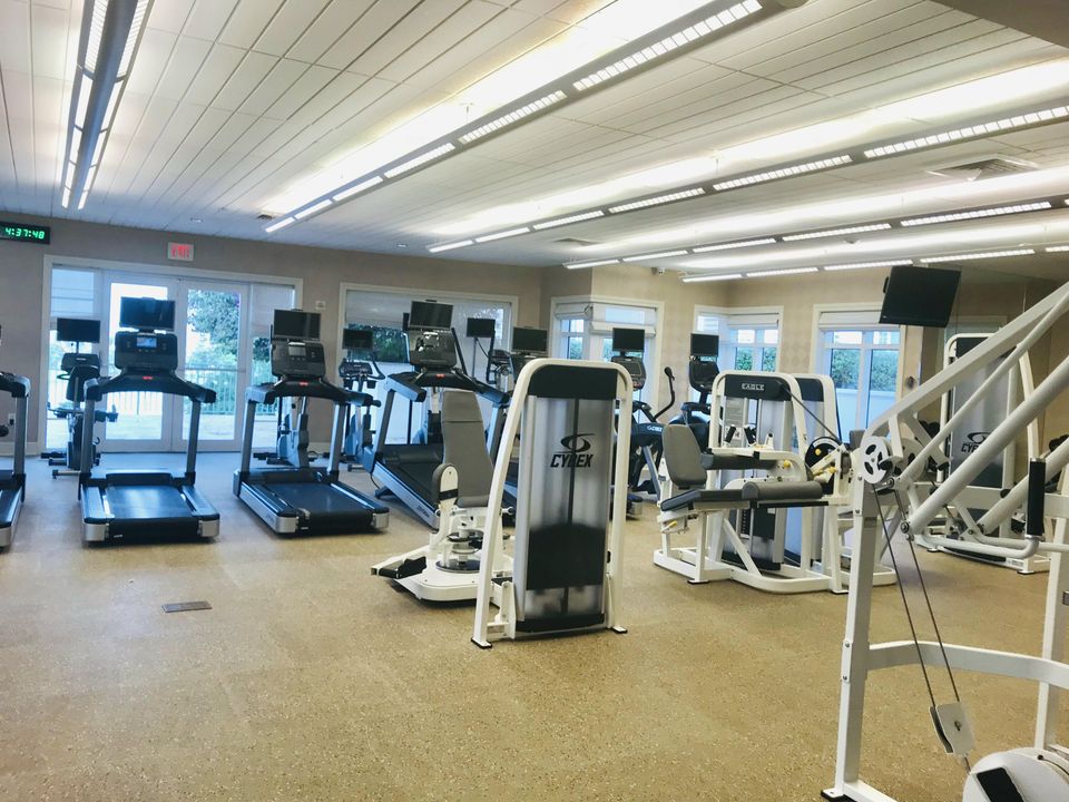 Под контрактом: $5,400 (3 спален, 3 ванн, 1688 Квадратных фут)