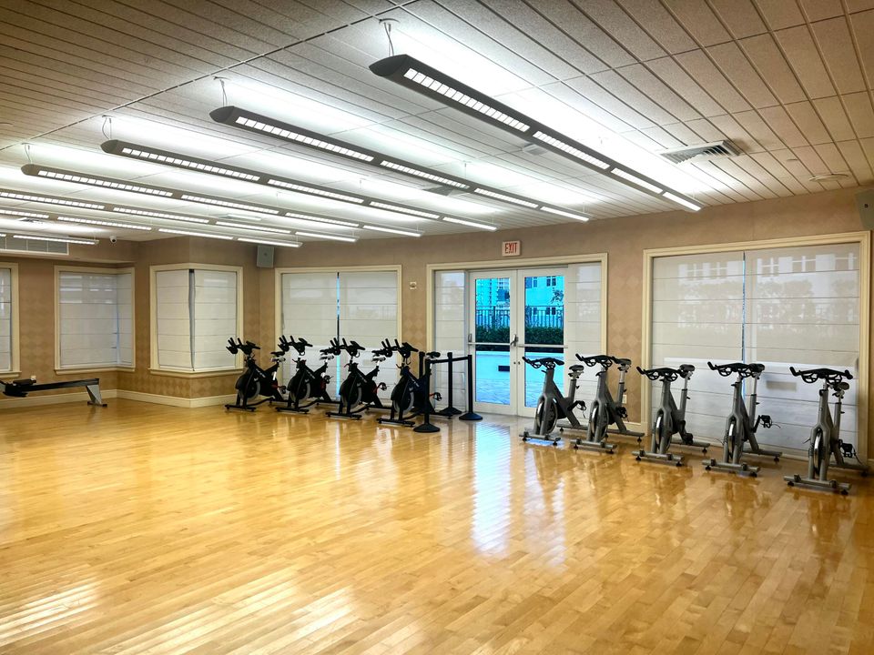 Под контрактом: $5,400 (3 спален, 3 ванн, 1688 Квадратных фут)