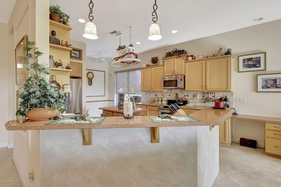 For Sale: $463,000 (3 beds, 2 baths, 2136 Square Feet)