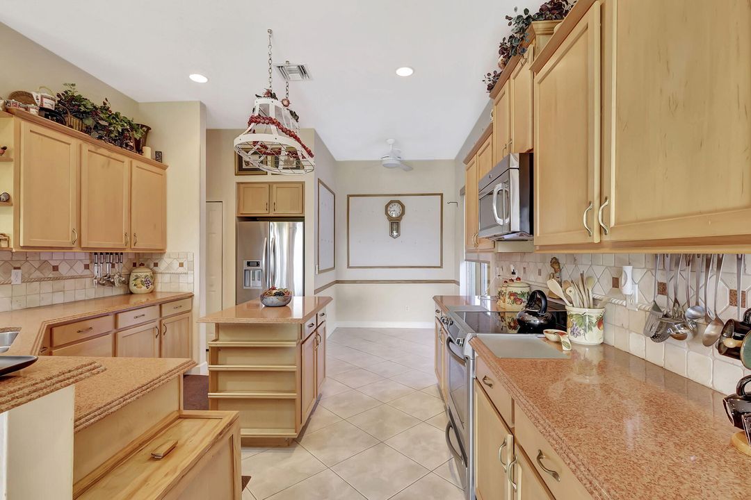 For Sale: $463,000 (3 beds, 2 baths, 2136 Square Feet)