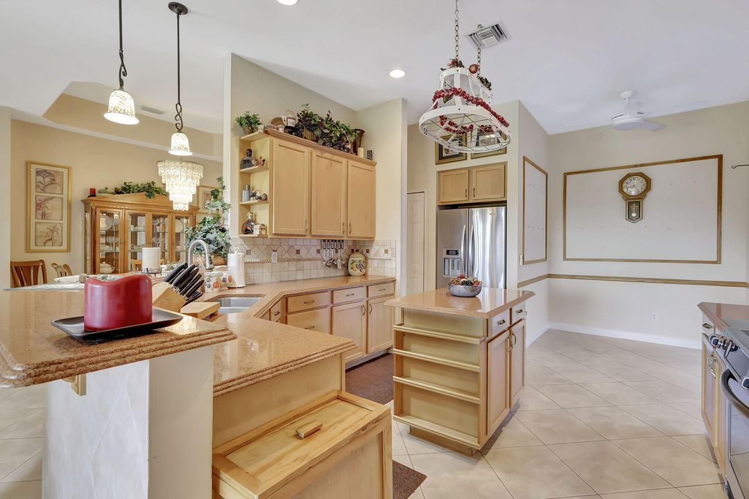 For Sale: $463,000 (3 beds, 2 baths, 2136 Square Feet)