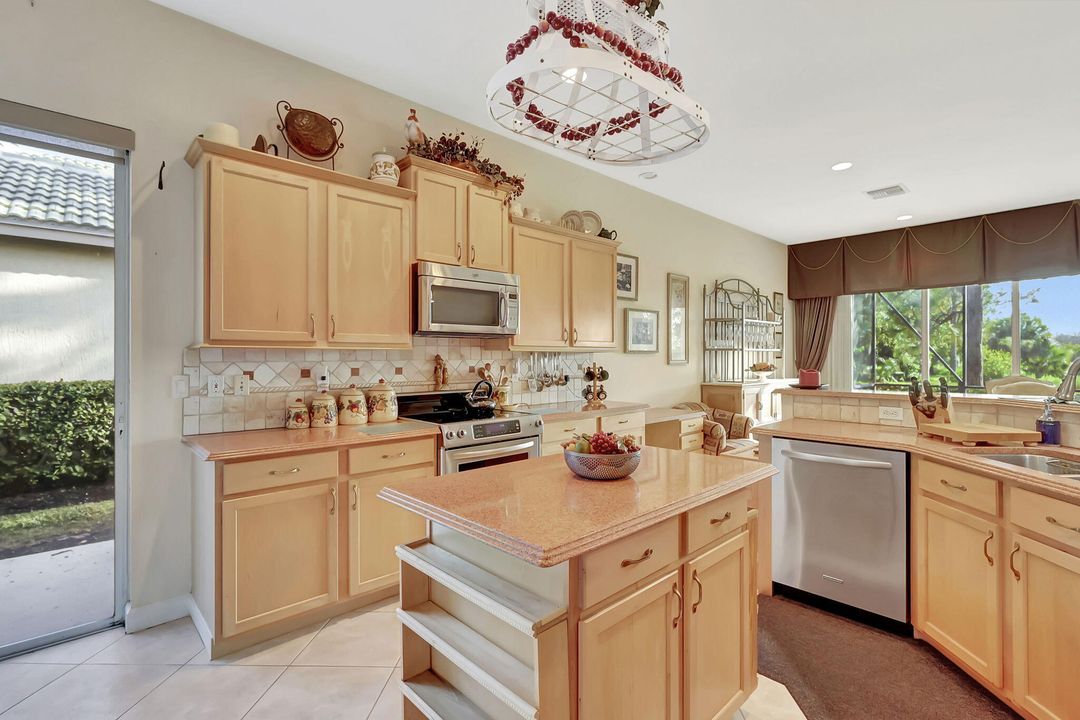 For Sale: $463,000 (3 beds, 2 baths, 2136 Square Feet)