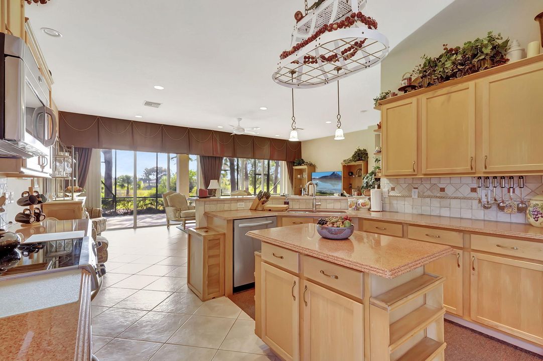 For Sale: $463,000 (3 beds, 2 baths, 2136 Square Feet)