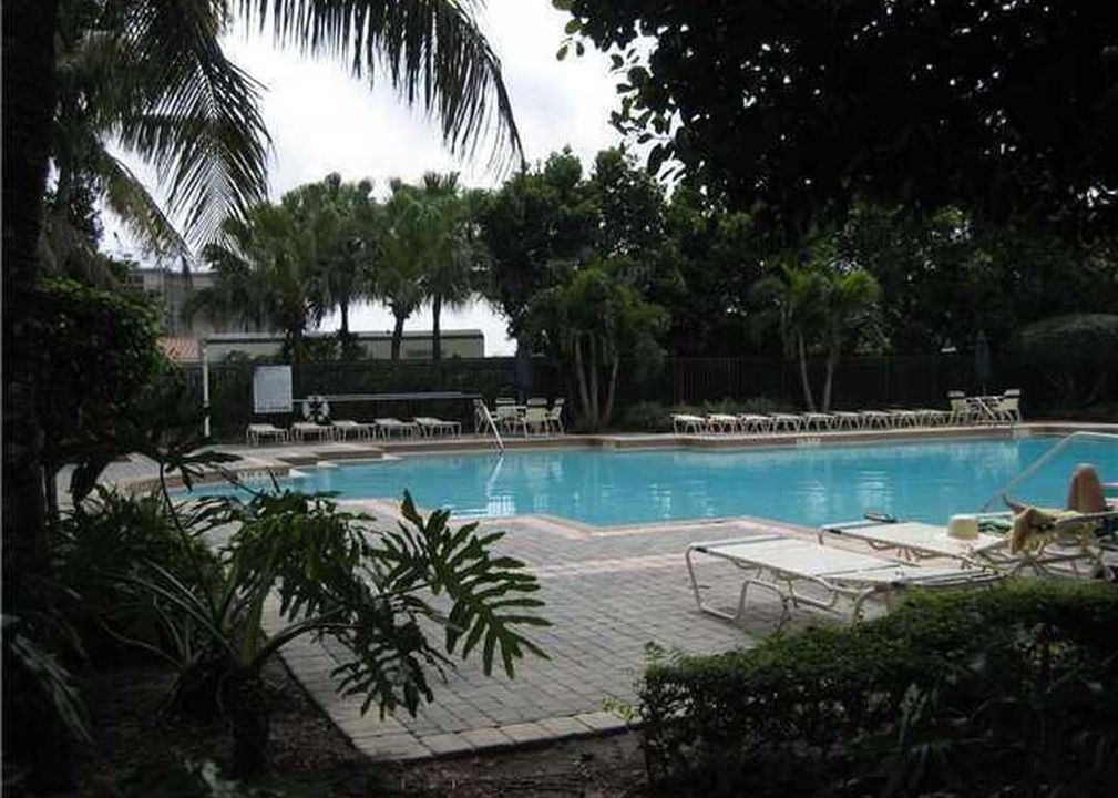 For Rent: $4,350 (4 beds, 2 baths, 2204 Square Feet)